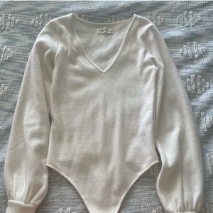 EUC cream colored Abercrombie and fitch v neck sweater bodysuit size s